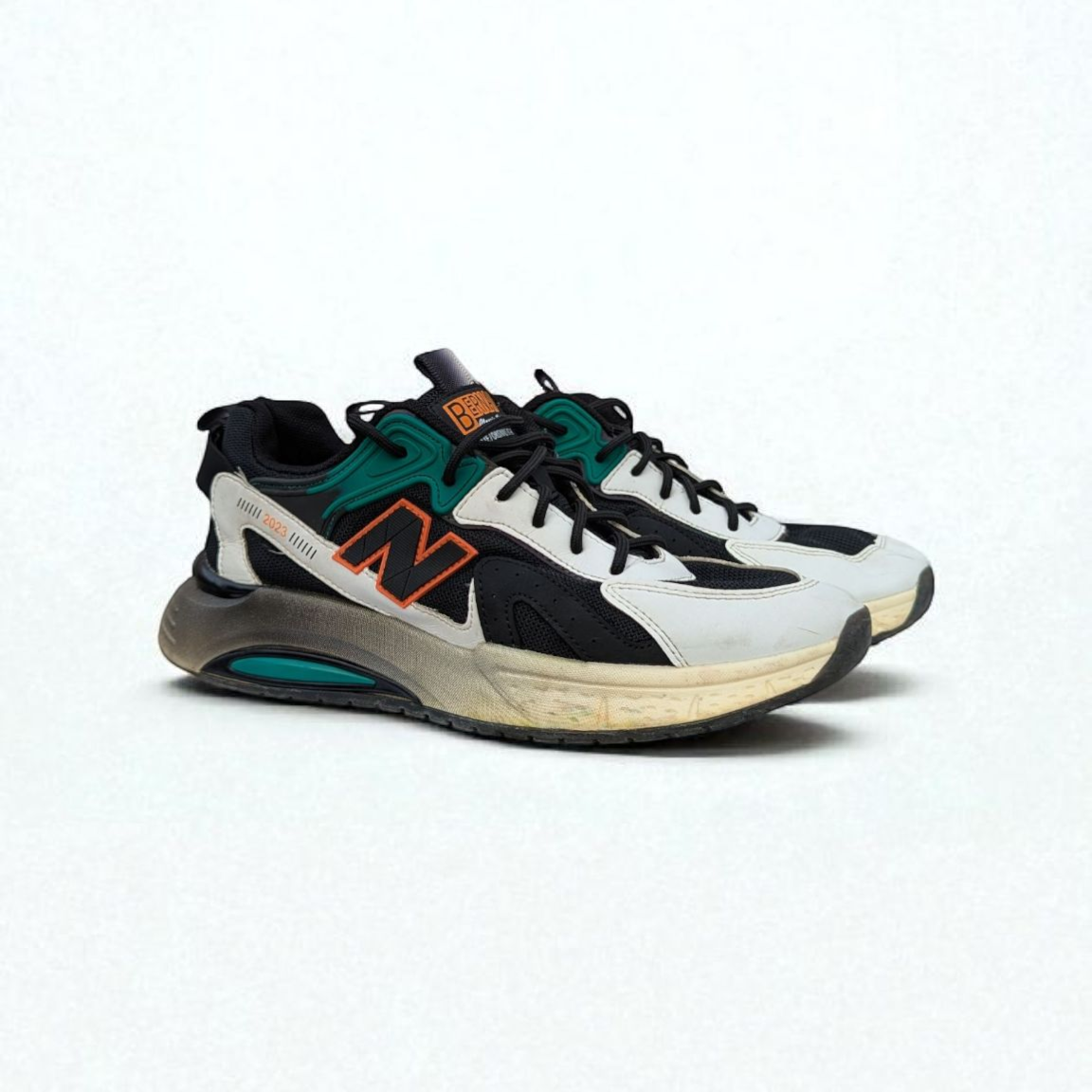 NEW BALANCE SNEAKERS