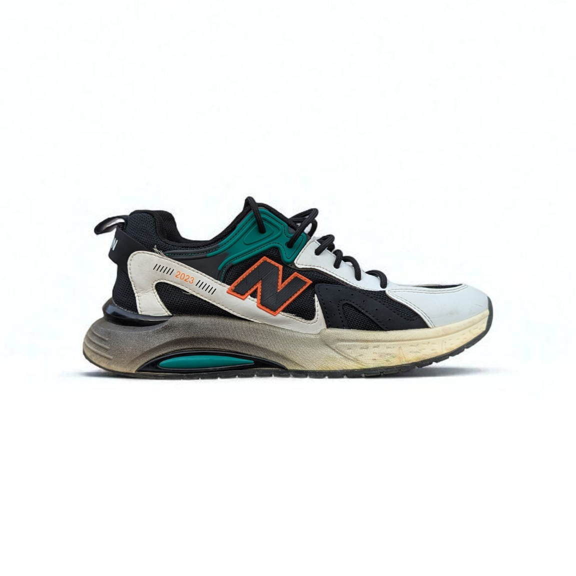 NEW BALANCE SNEAKERS