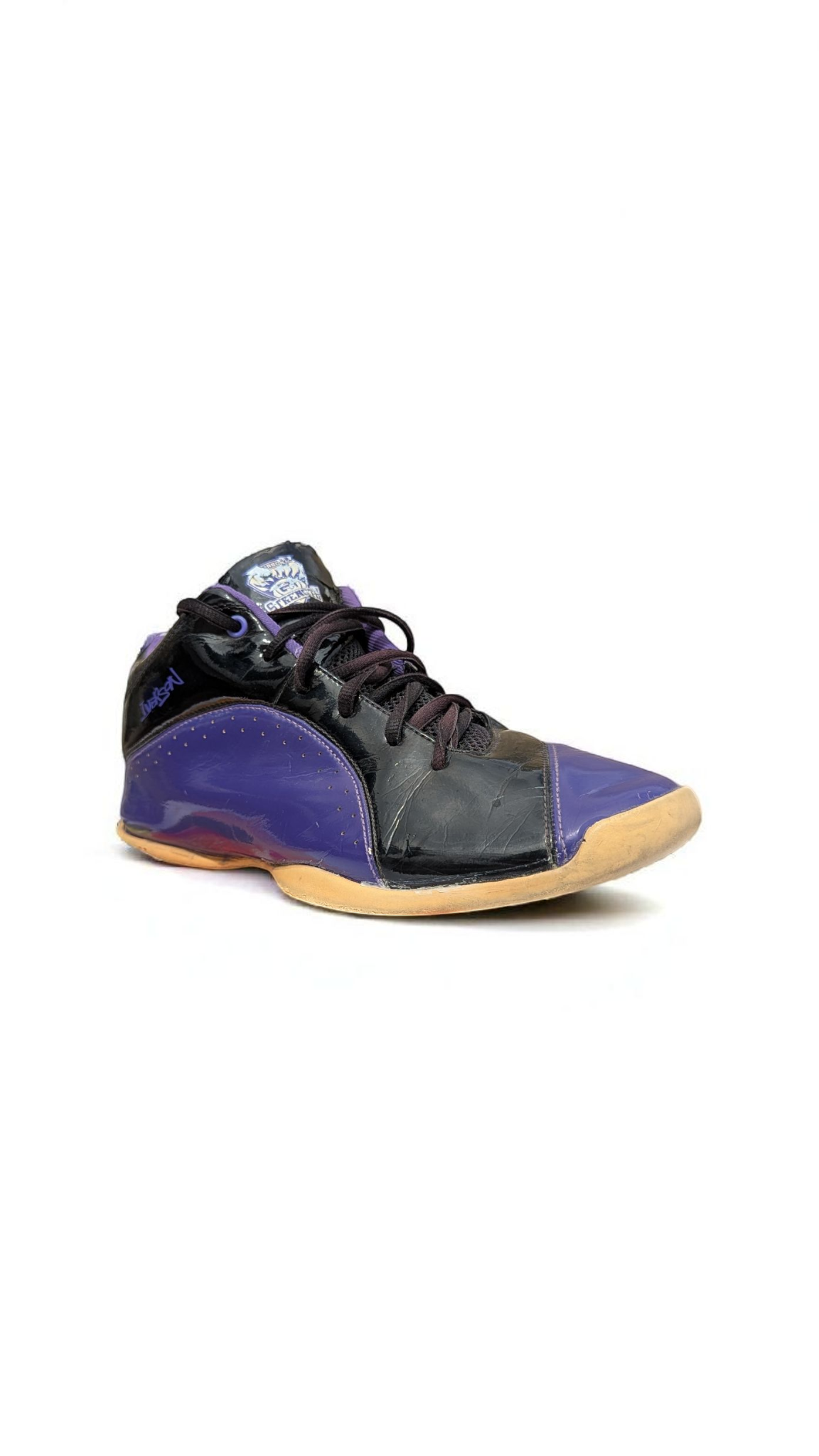 BASKETBALL SNEAKERS