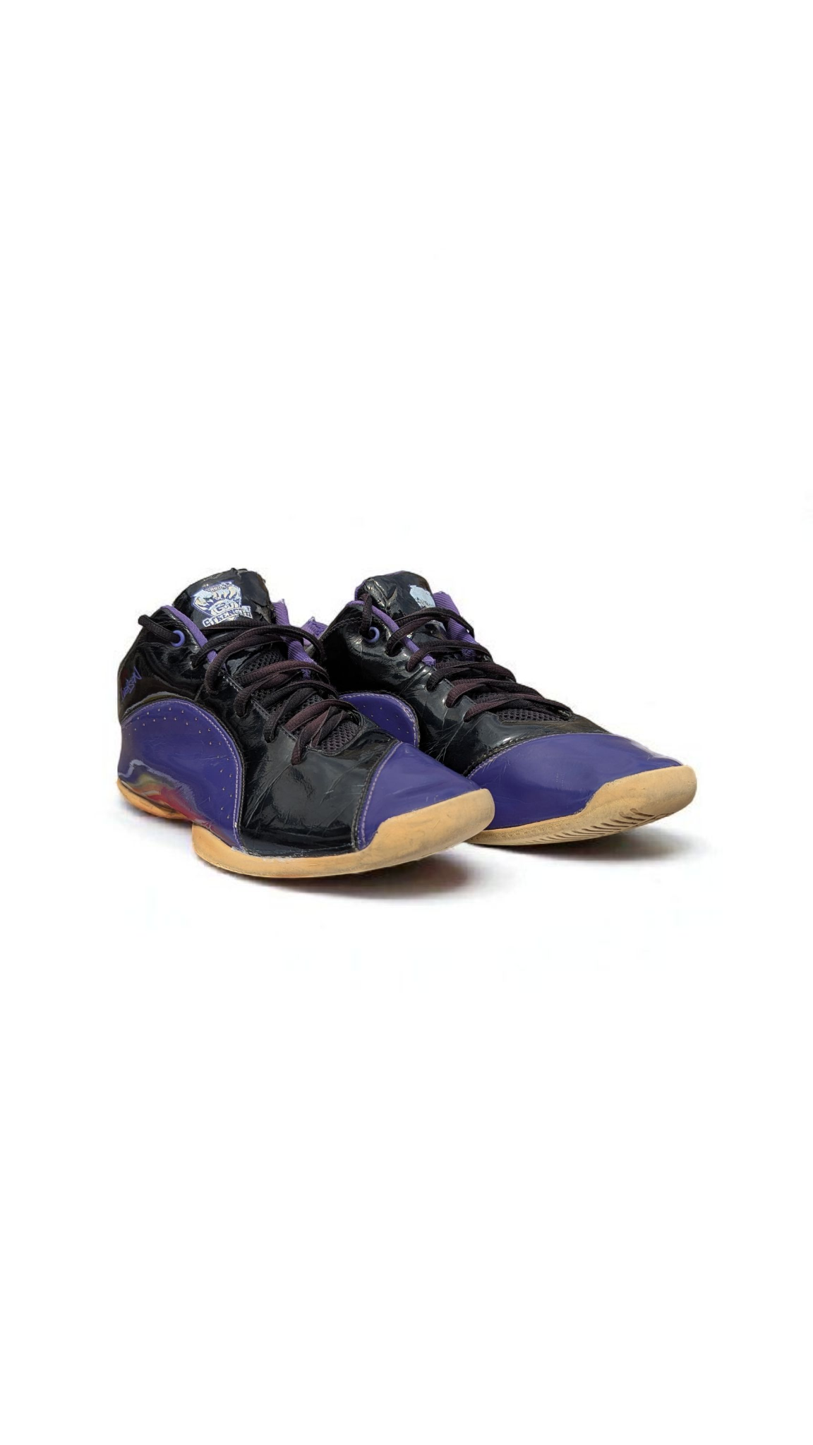 BASKETBALL SNEAKERS