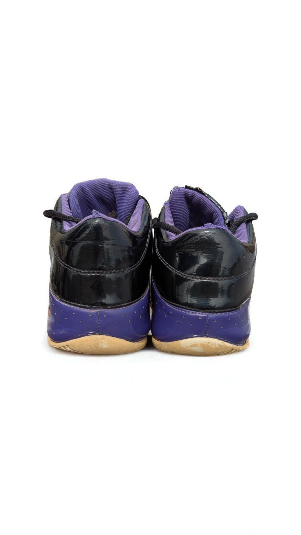 BASKETBALL SNEAKERS