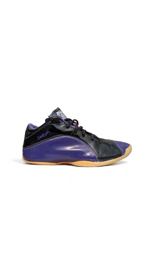 BASKETBALL SNEAKERS